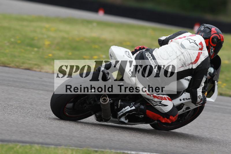 Archiv-2022/13 25.04.2022 Plüss Moto Sport ADR/Freies Fahren/backside
